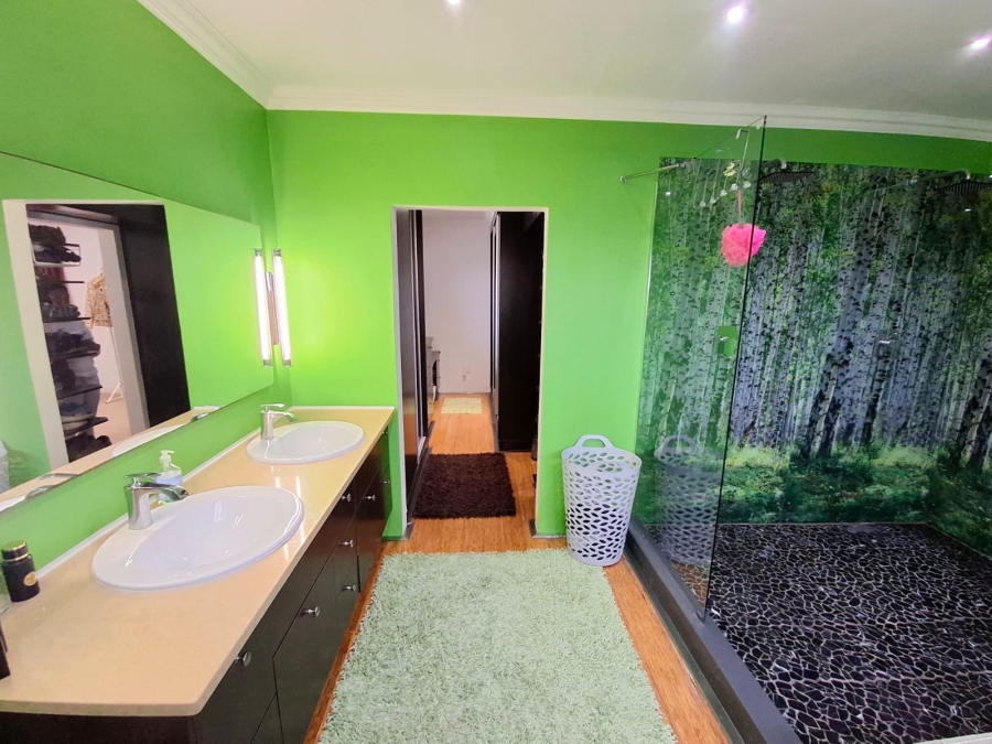 3 Bedroom Property for Sale in Sunrise On Sea Eastern Cape